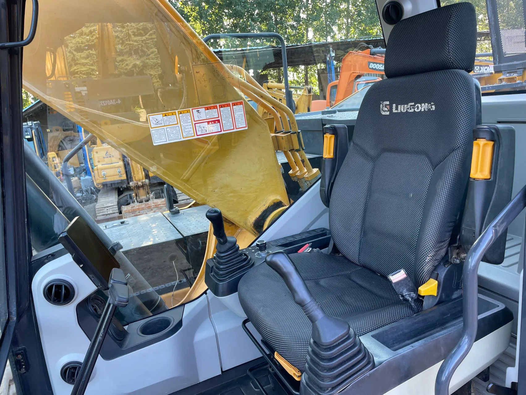 2022 used LiuGong 920F excavator - view 12