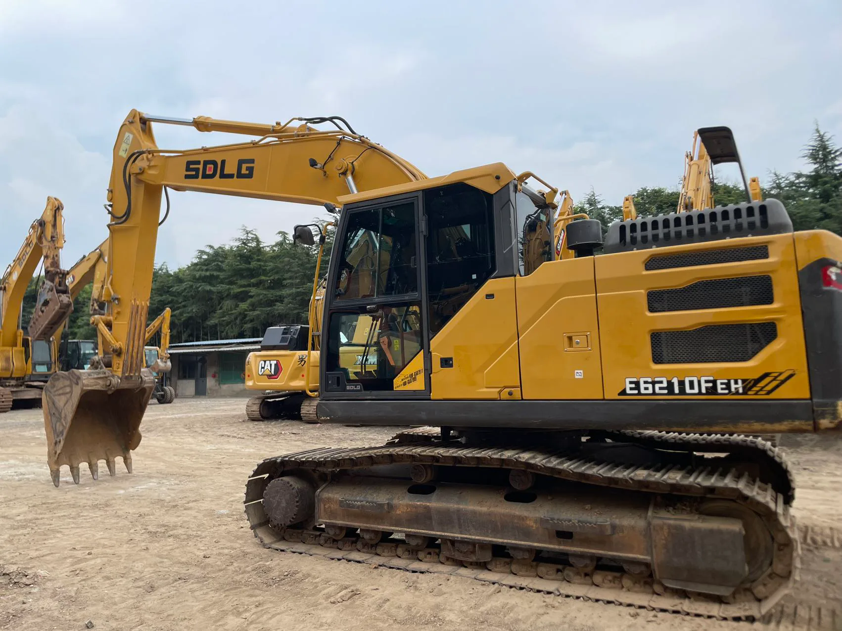 2022 used SDLG 210 excavator - view 4