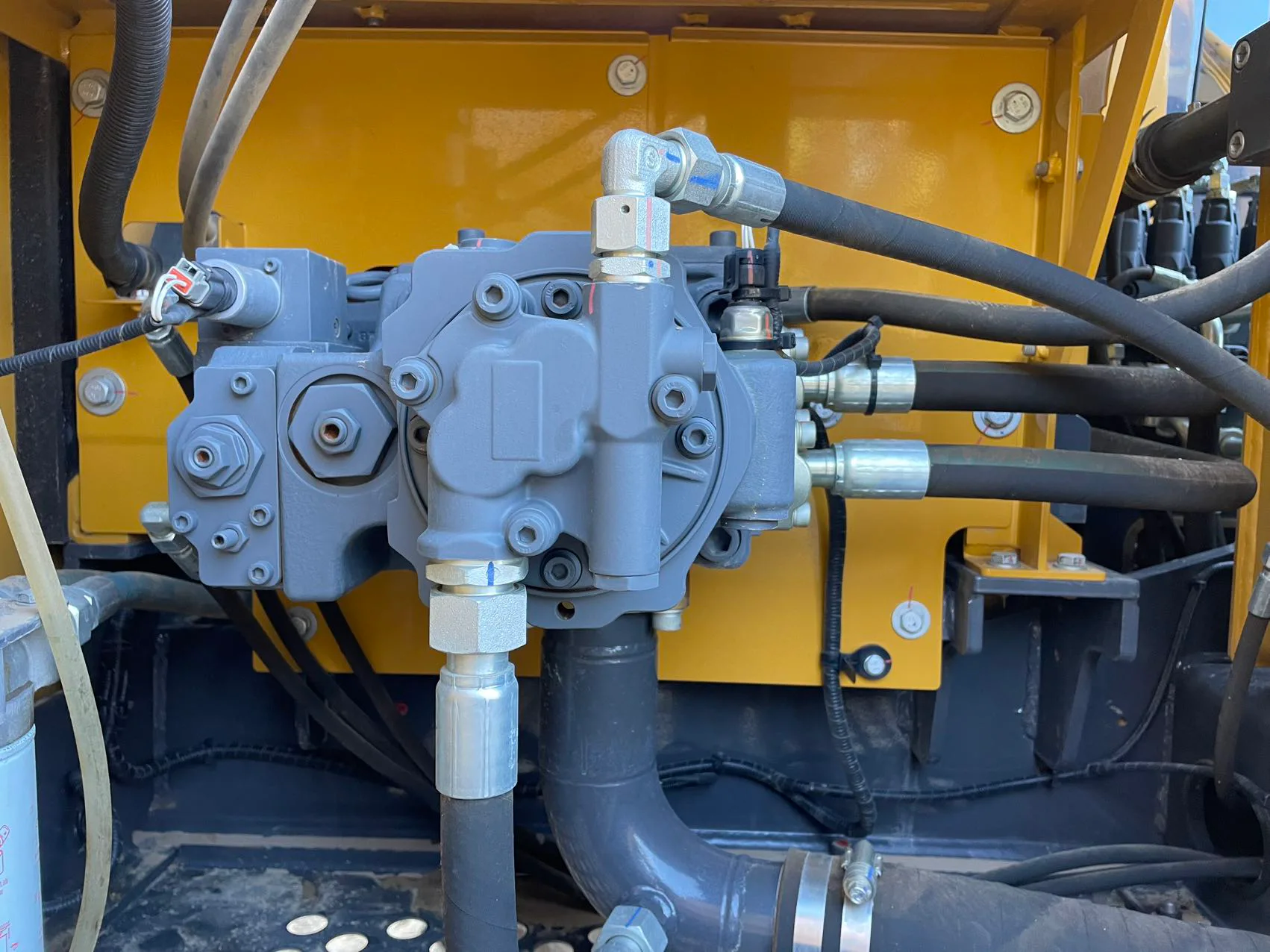 2025 used XCMG 135 excavator - view 8