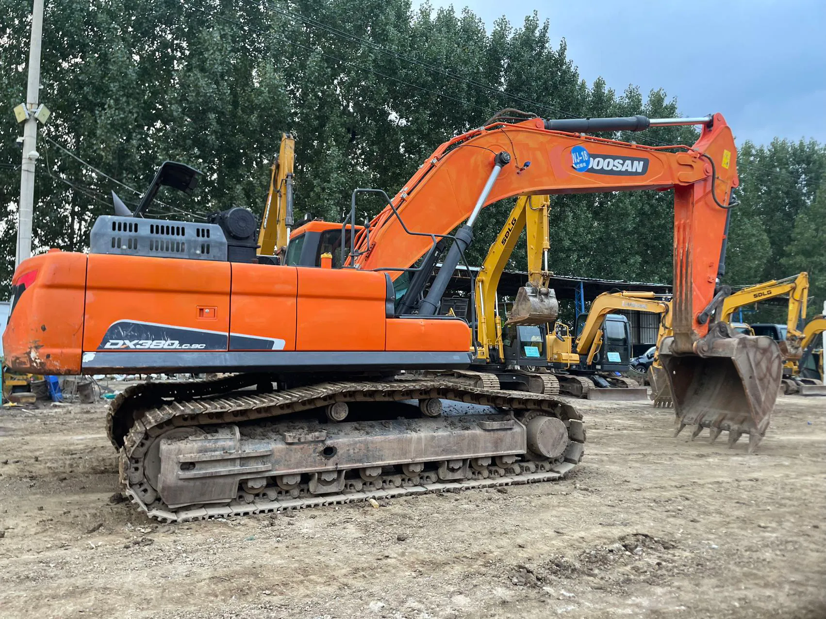 2018 used Doosan 380 excavator - view 2