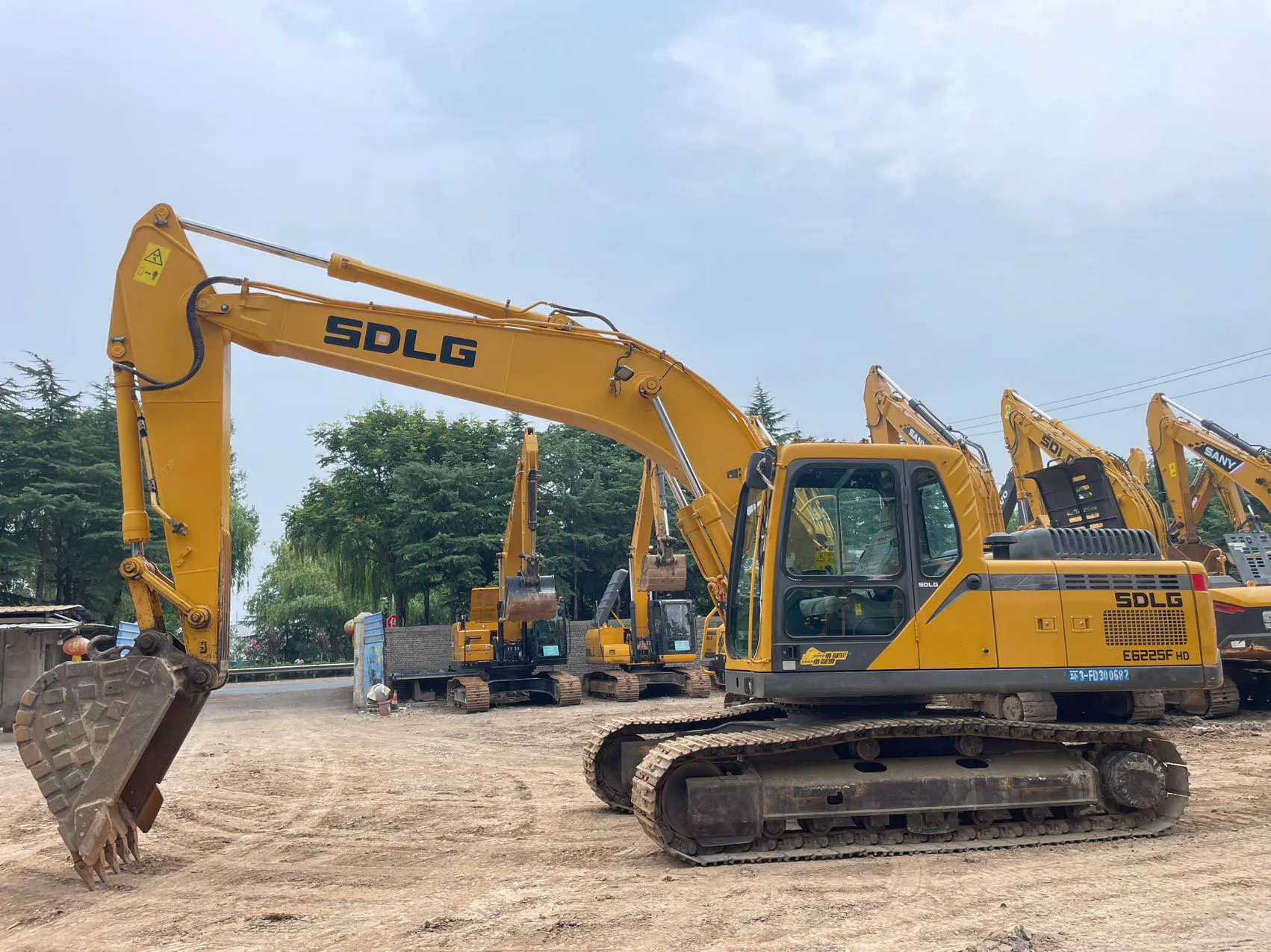 2019 used SDLG 210 excavator - view 2