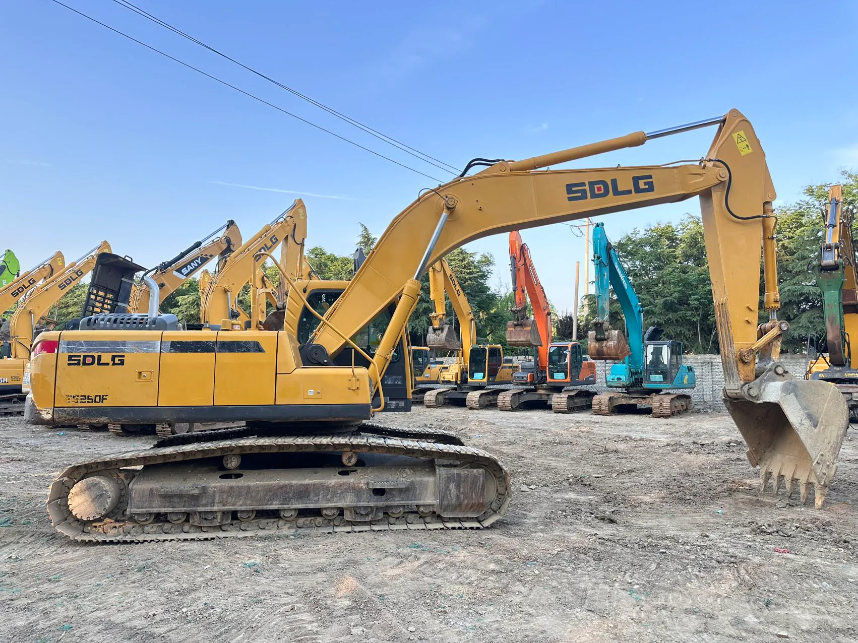 2019 used SDLG 250 excavator - view 2