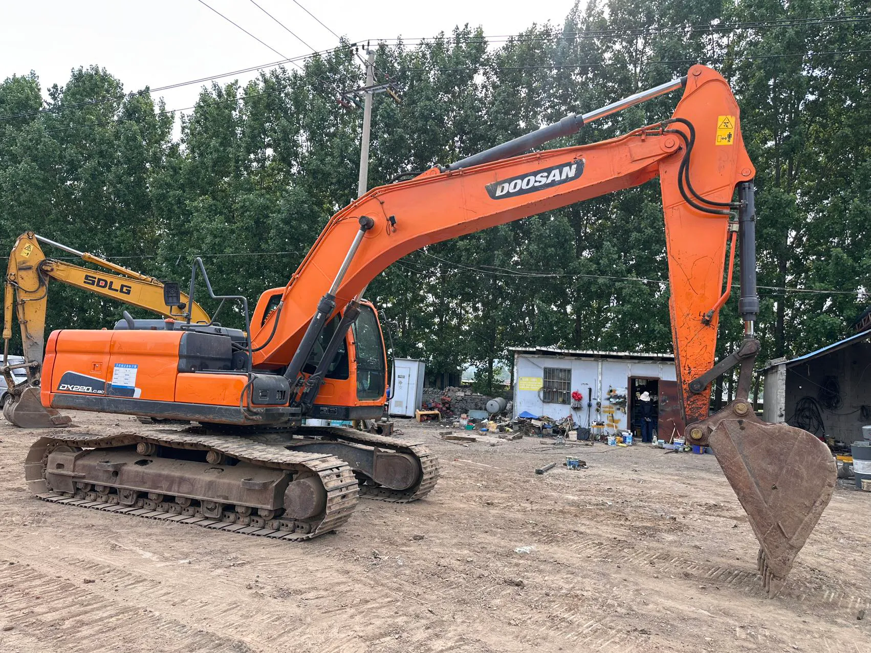 2020 used Doosan 220 excavator - view 1