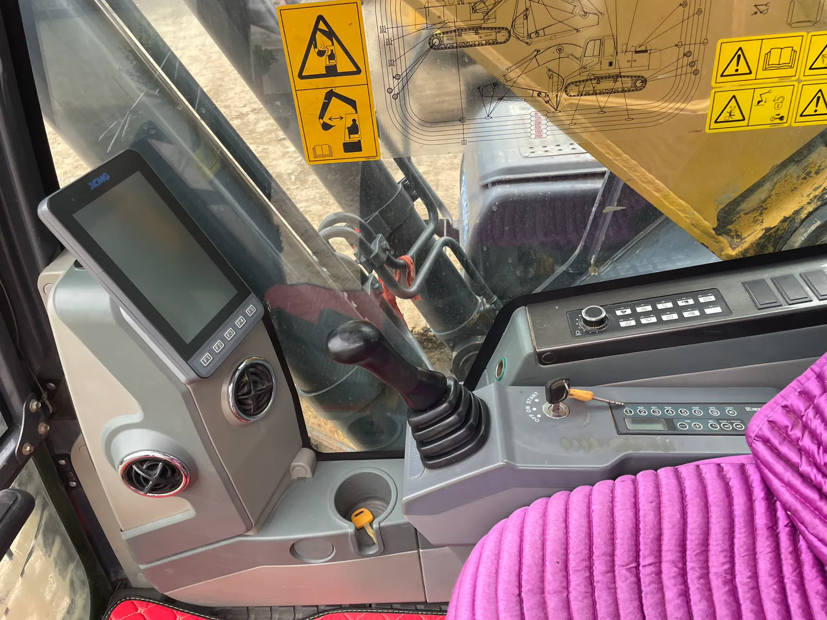 2020 used XCMG 270 excavator - view 14