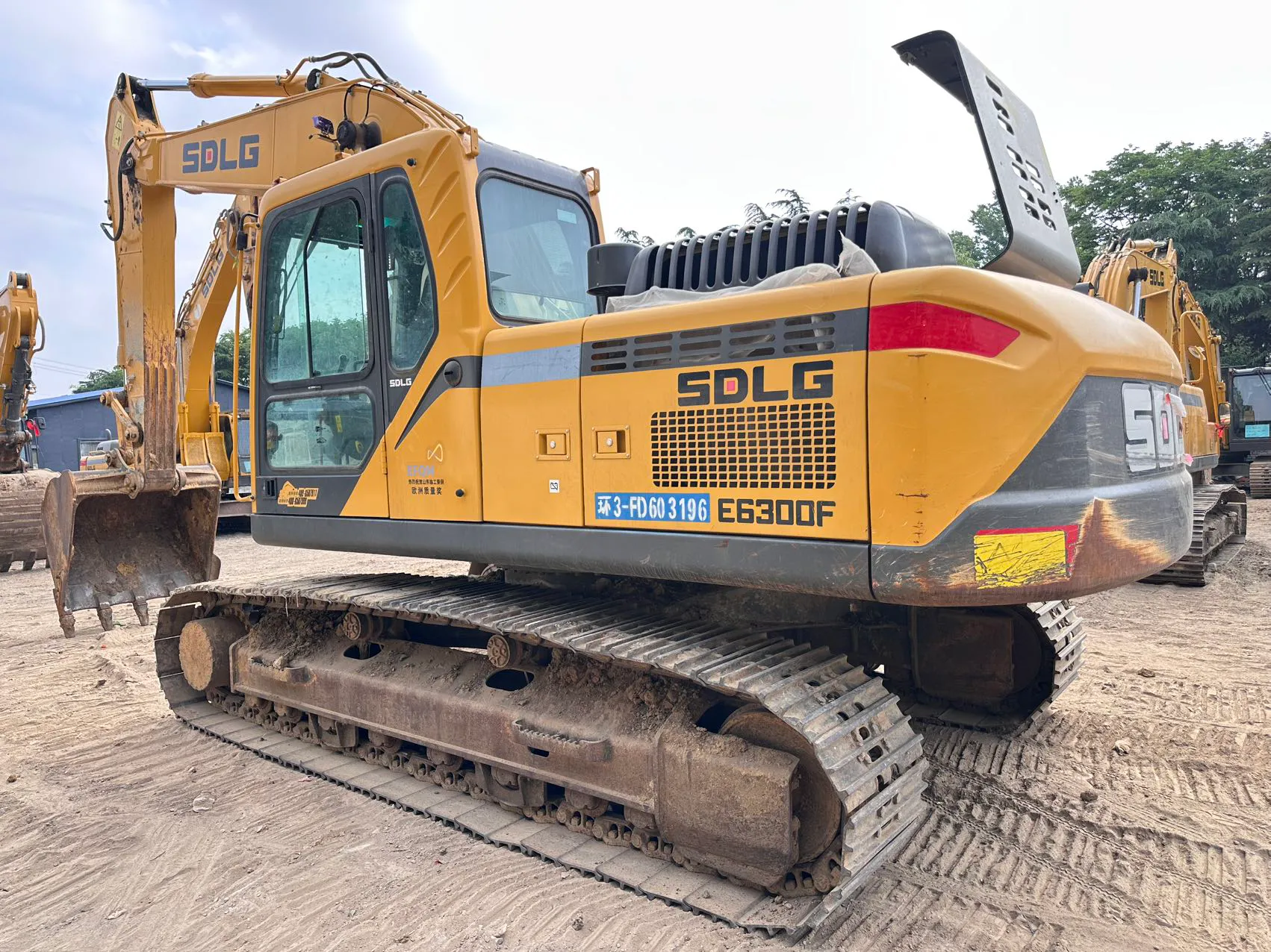 2021 used SDLG 225 excavator - view 2