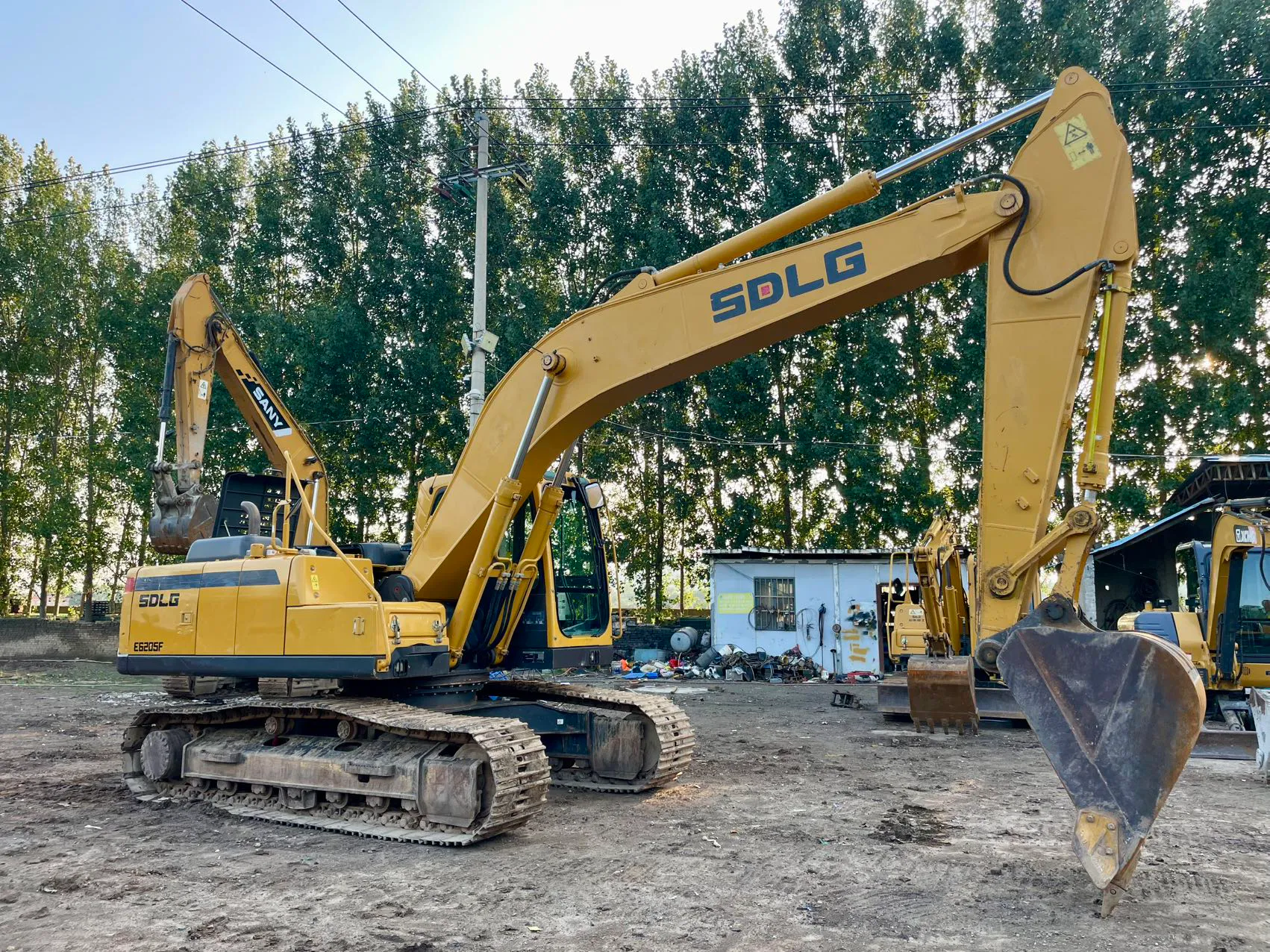 2021 used SDLG 205 excavator - view 3