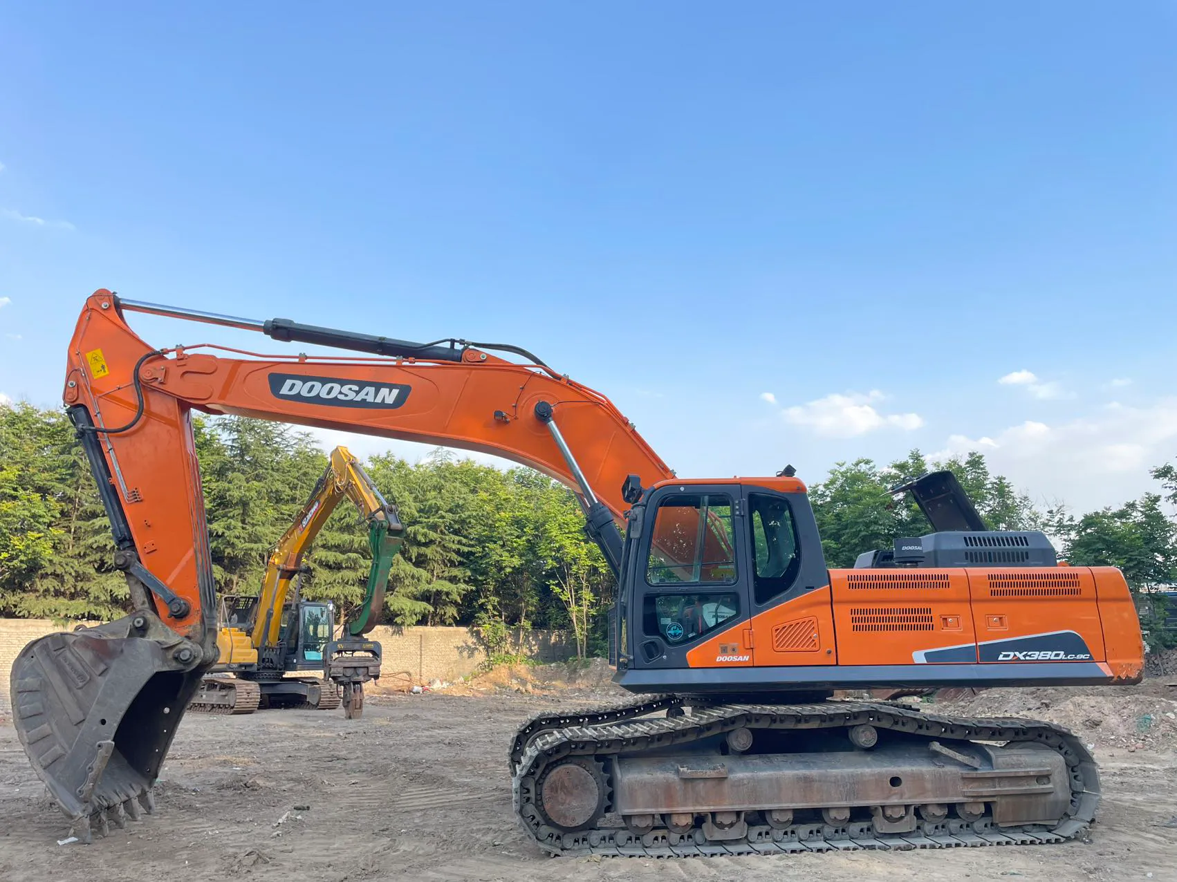 2022 used Doosan 380 excavator - view 1