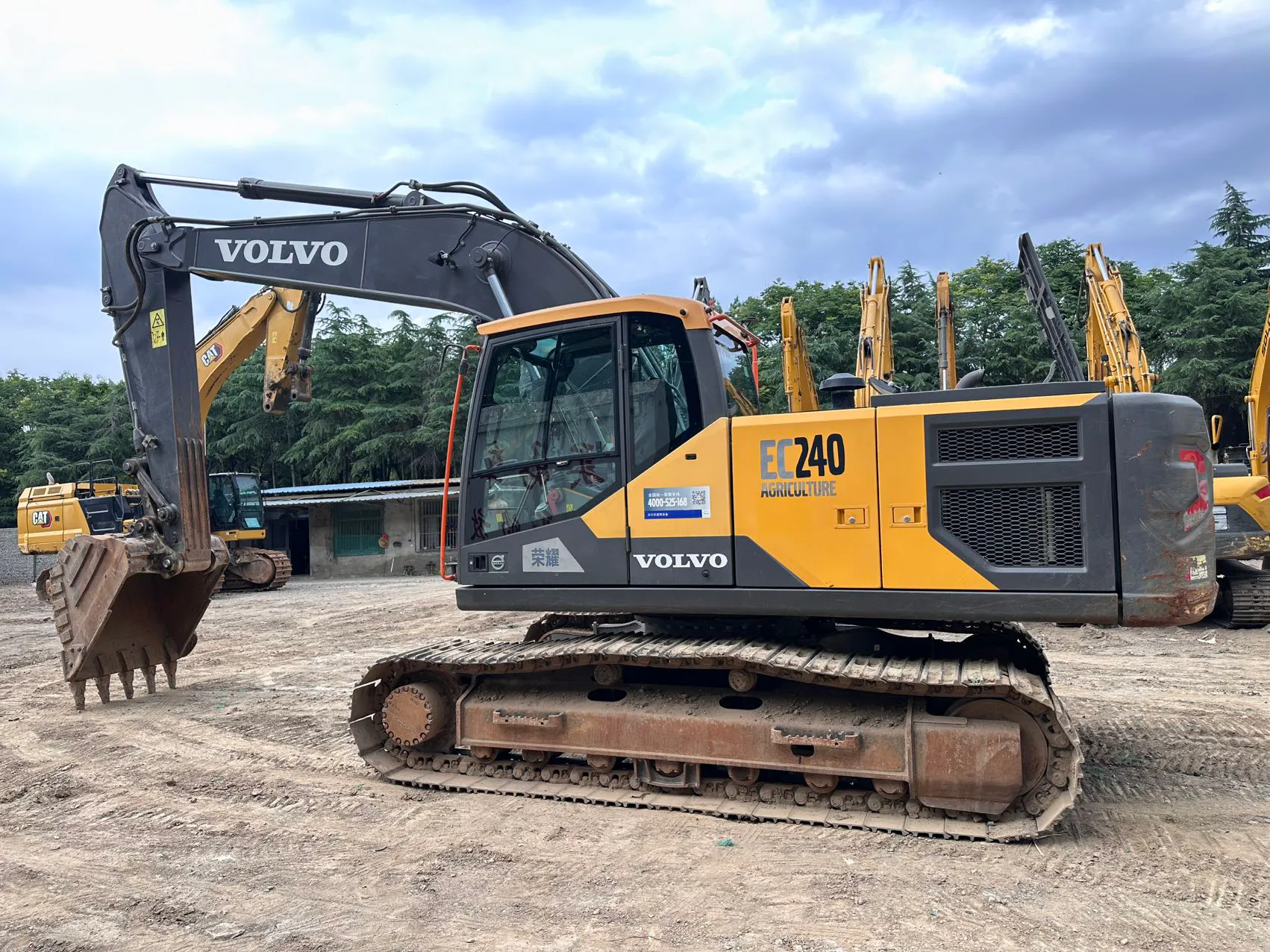 2022 used Volvo EC240 excavator - view 1