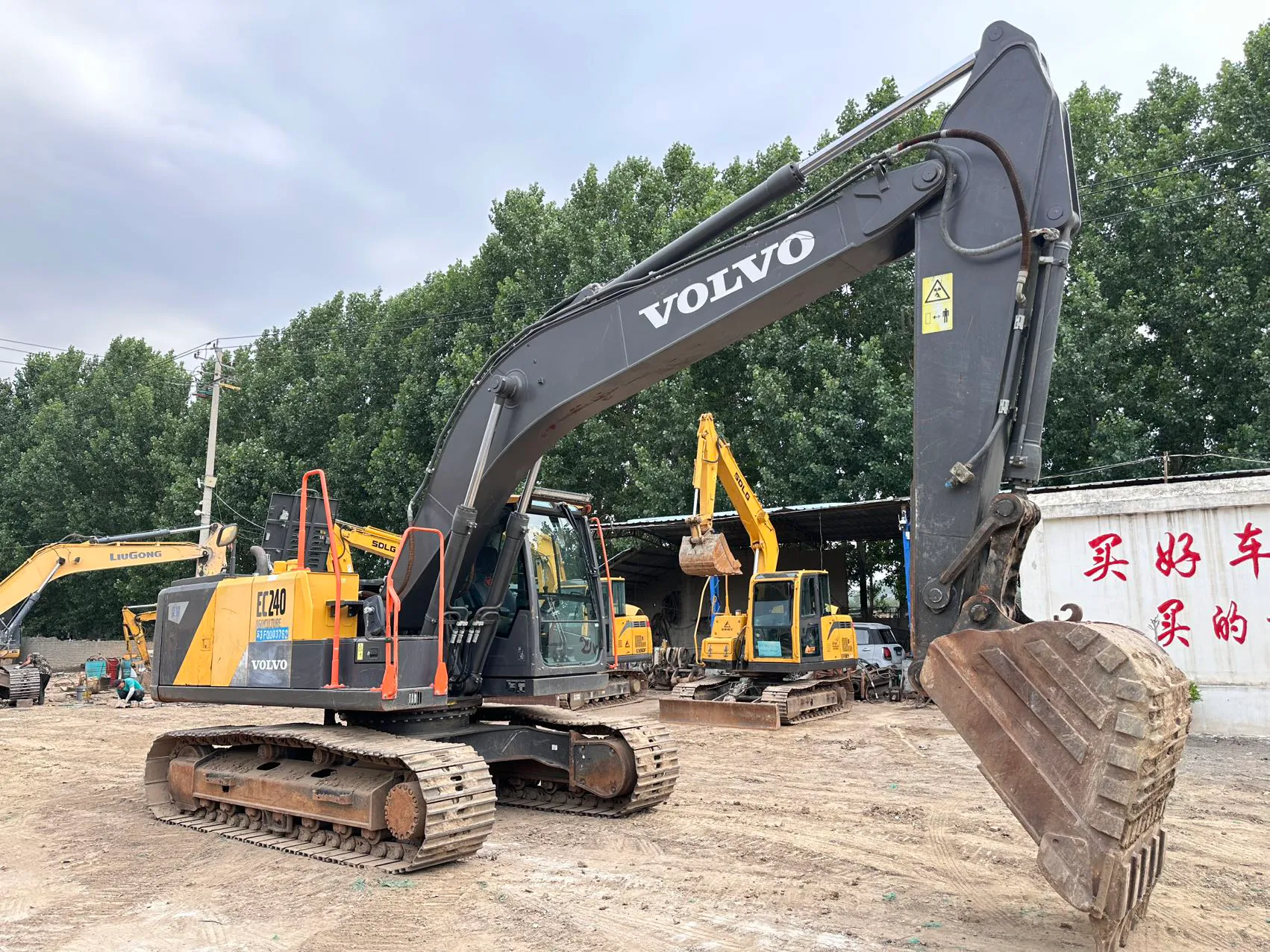 2022 used Volvo EC240 excavator - view 2