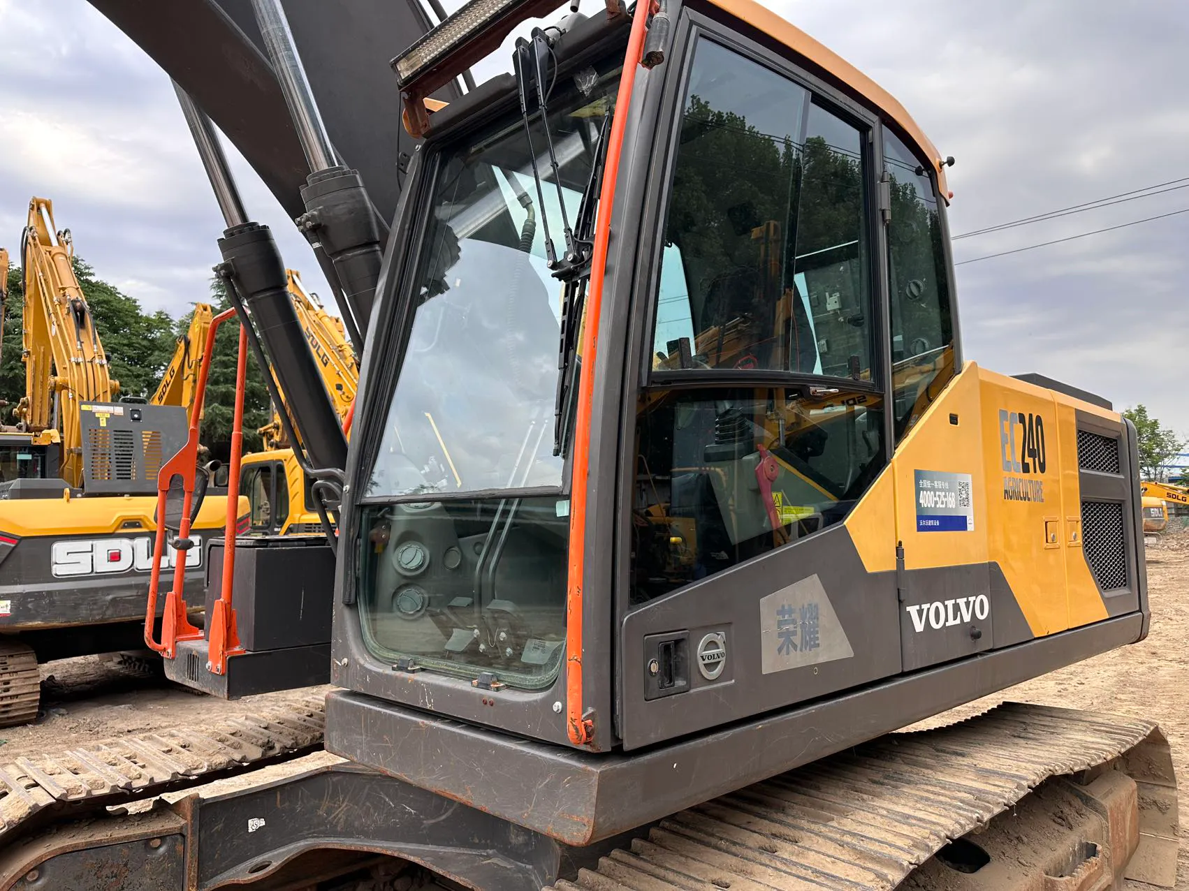 2022 used Volvo EC240 excavator - view 3