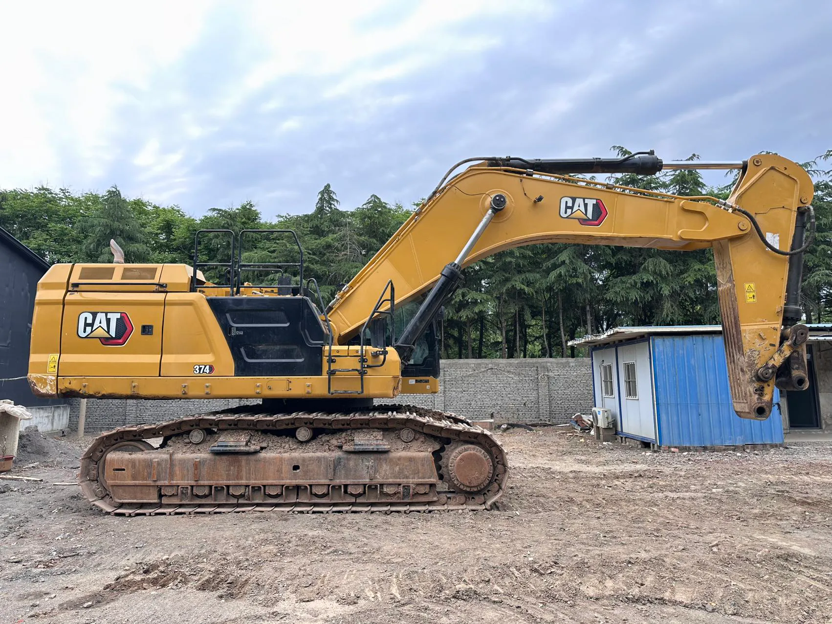 2023 used Caterpillar 374 excavator - view 4