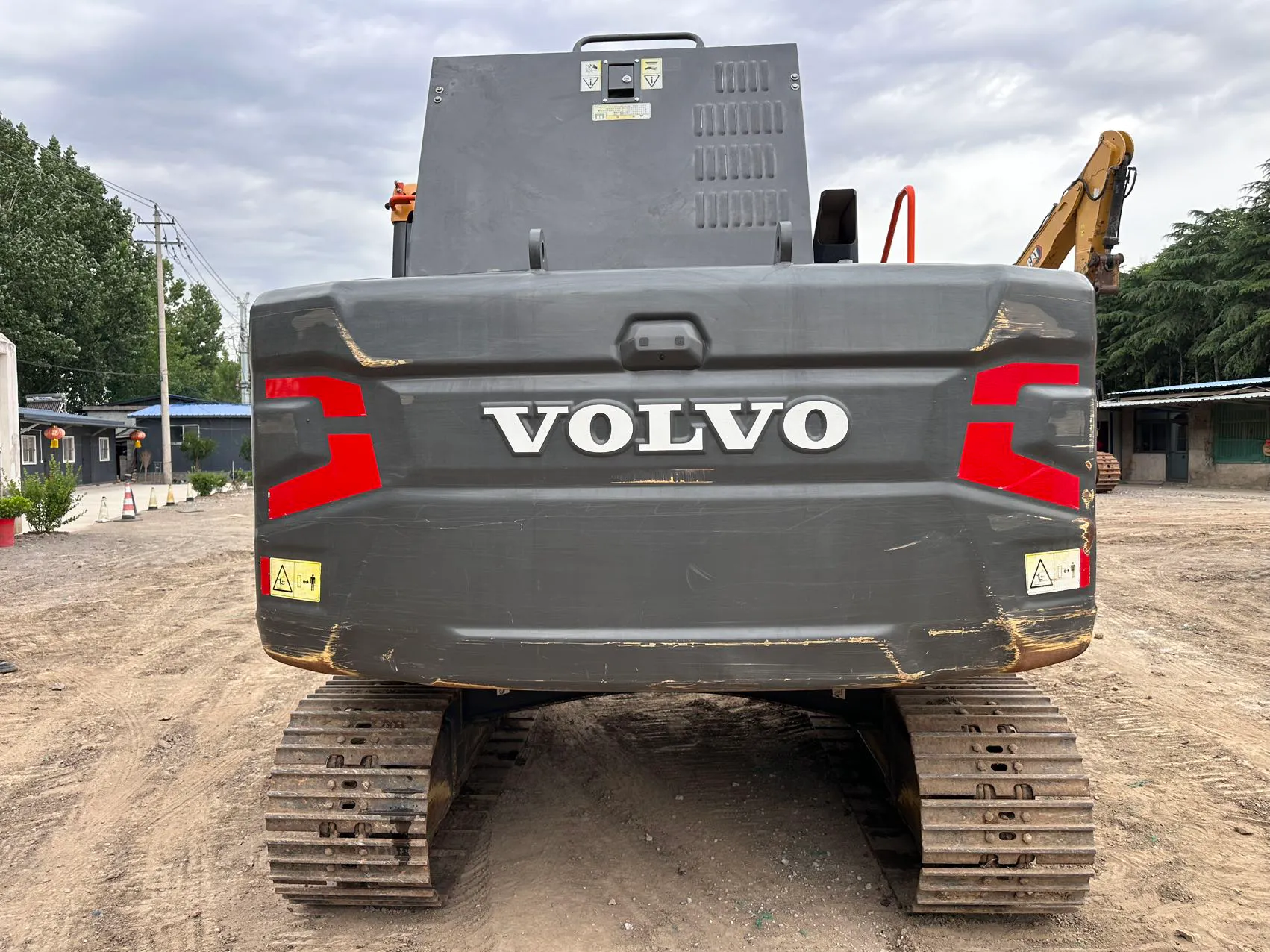 2023 used Volvo EC200 excavator - view 2