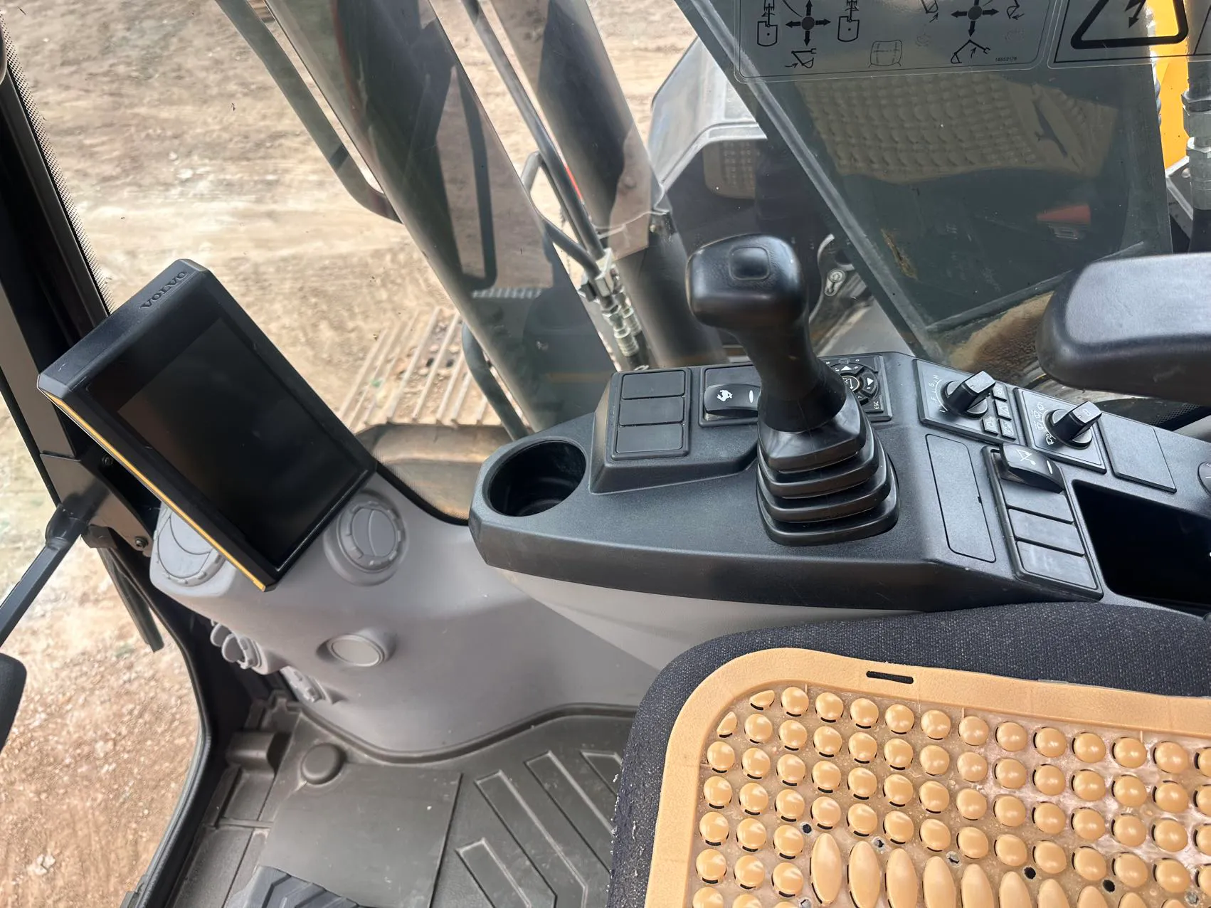 2023 used Volvo EC200 excavator - view 18