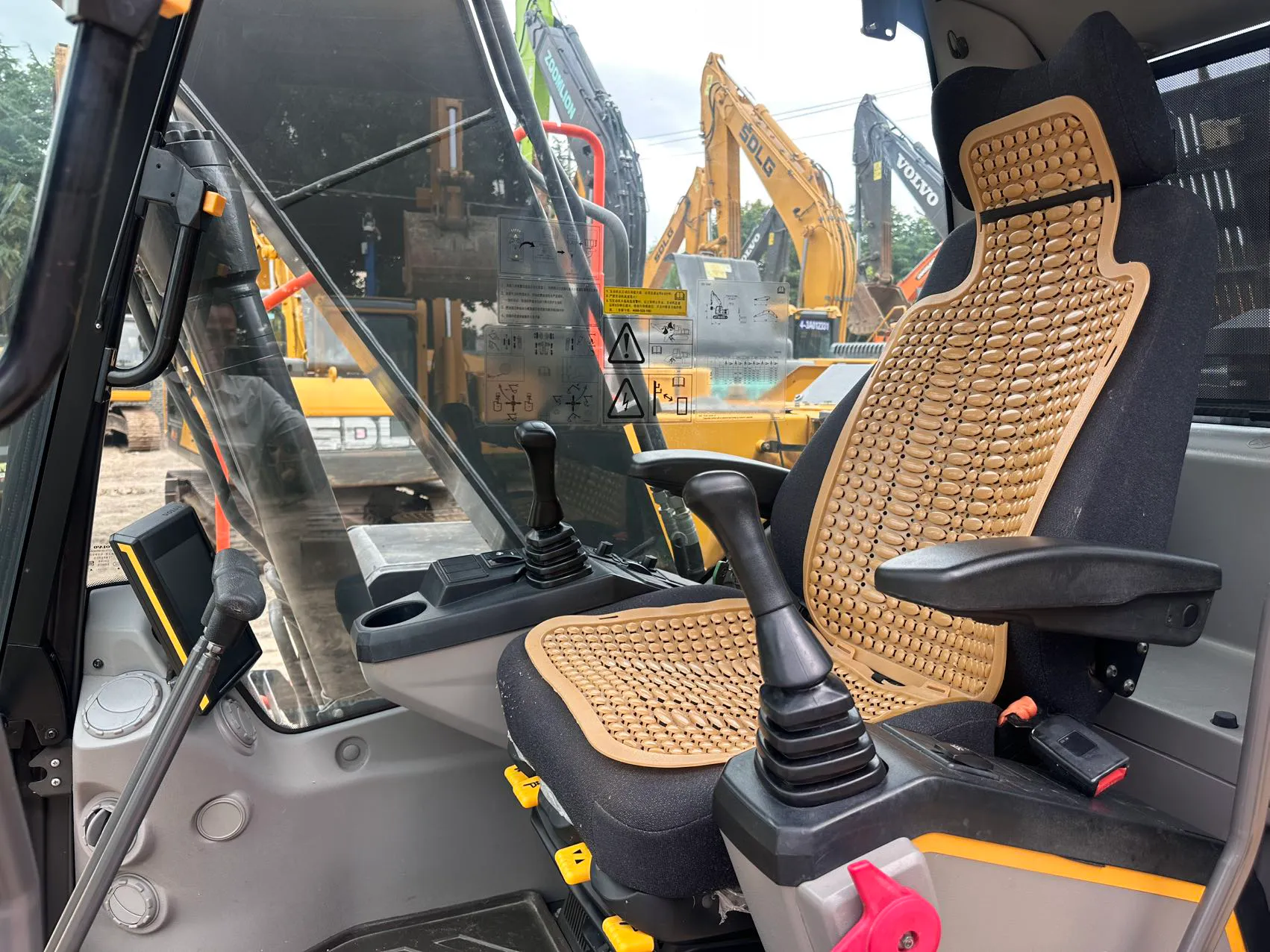 2023 used Volvo EC200 excavator - view 19