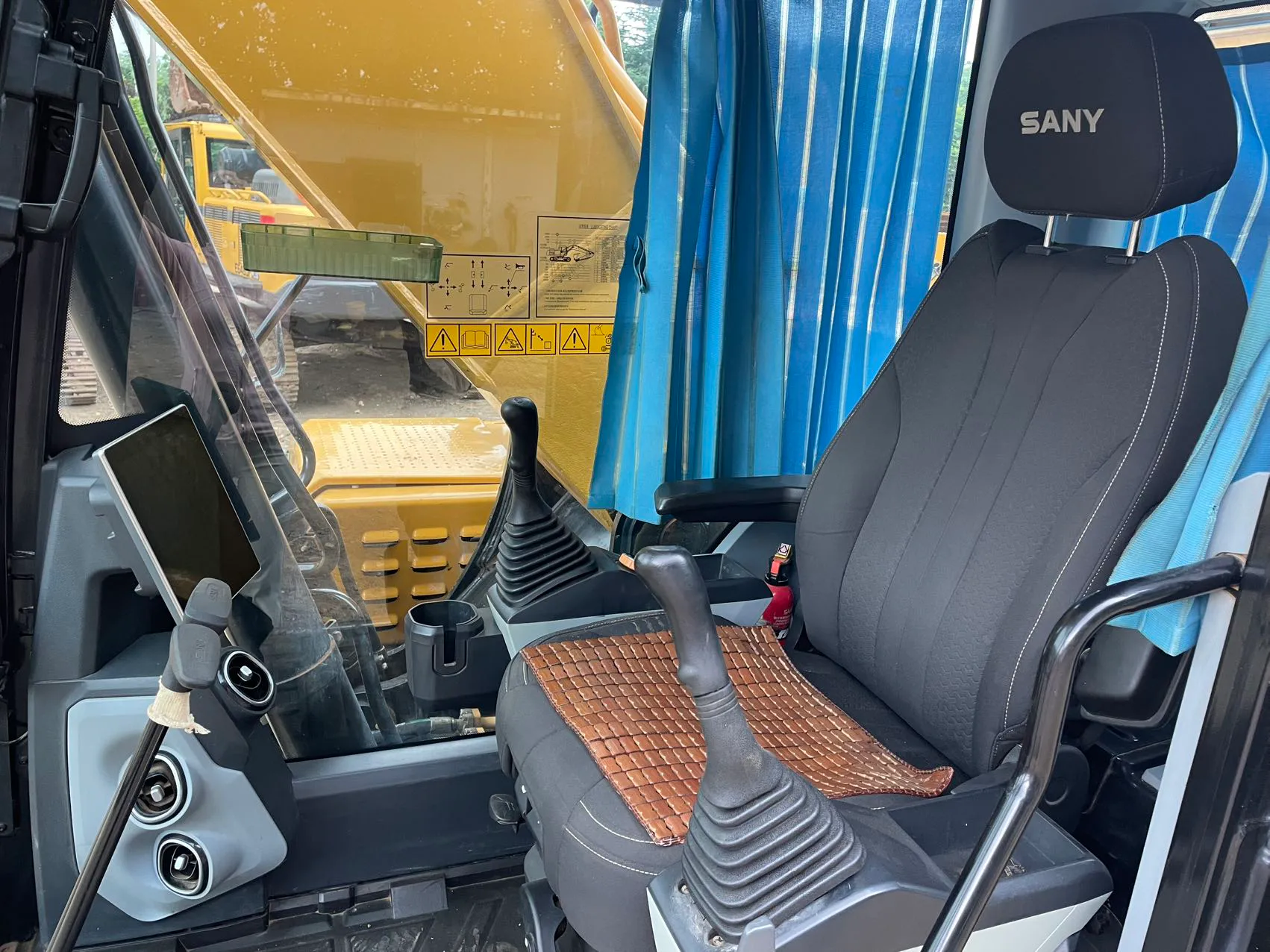 2023 used SANY 205 excavator - view 13