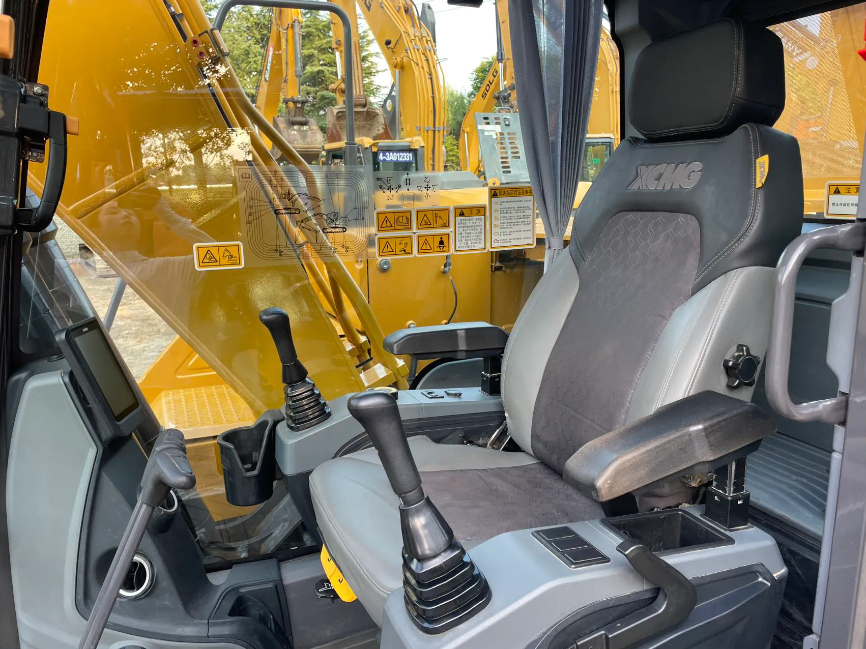 2025 used XCMG 135 excavator - view 13
