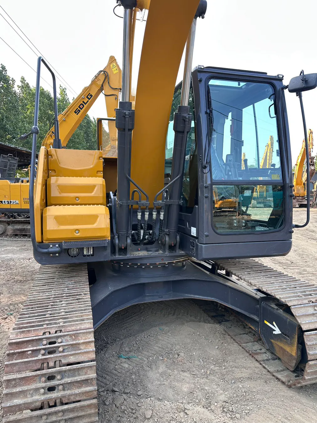2025 used XCMG 135 excavator - view 3