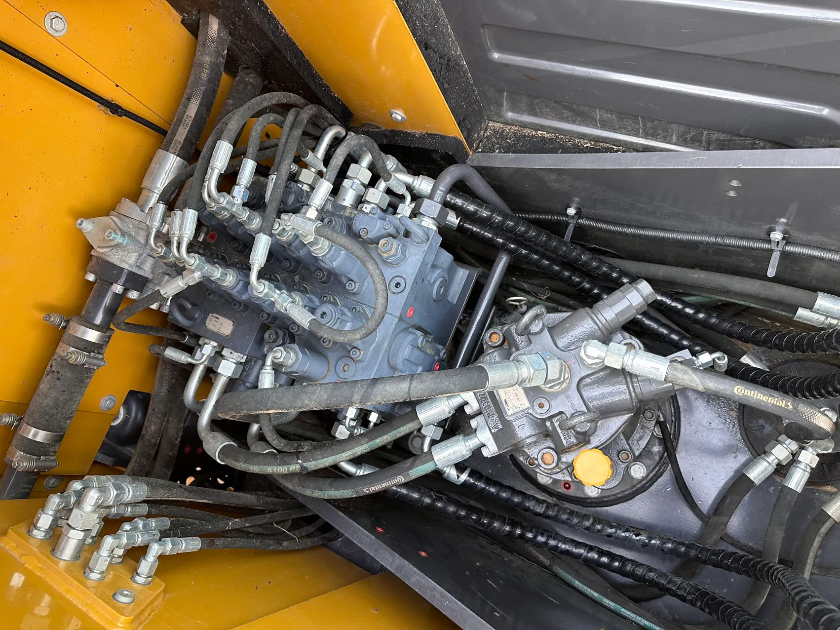 2025 used XCMG 135 excavator - view 11